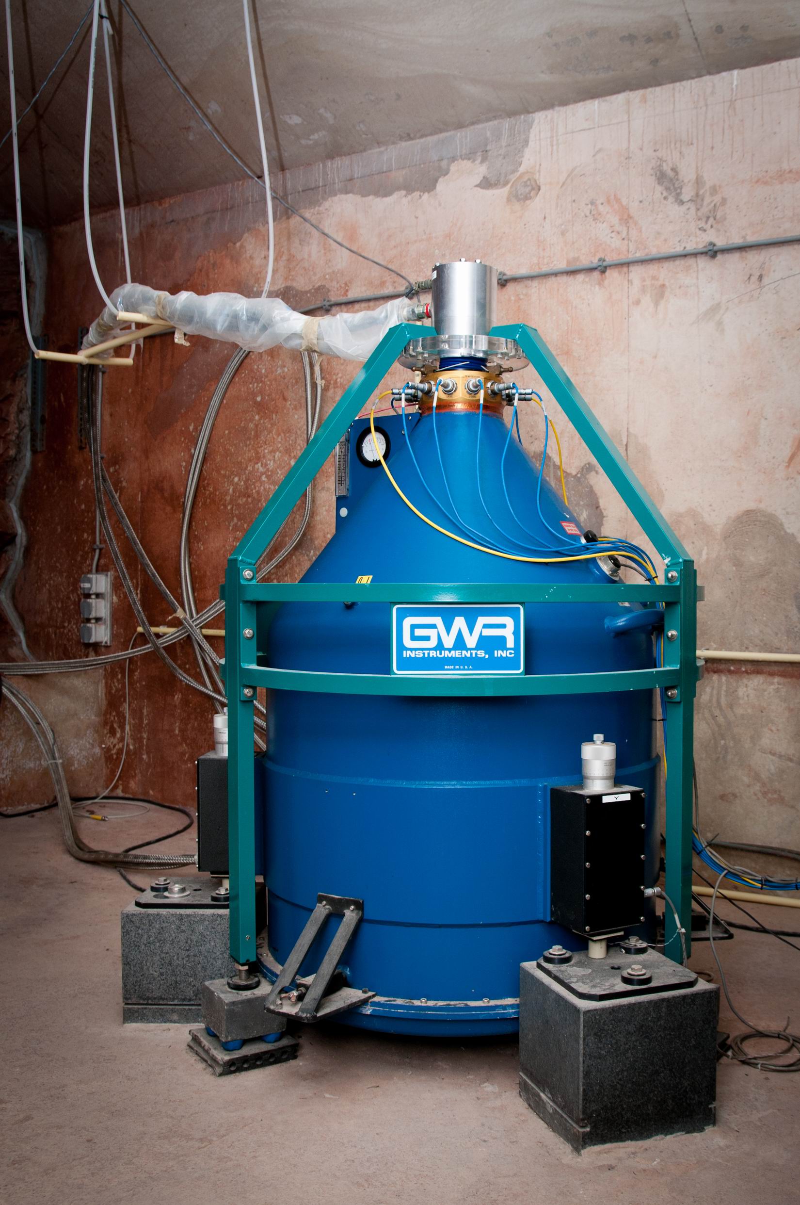 Superconducting gravimeter GWR-C021 of Membach